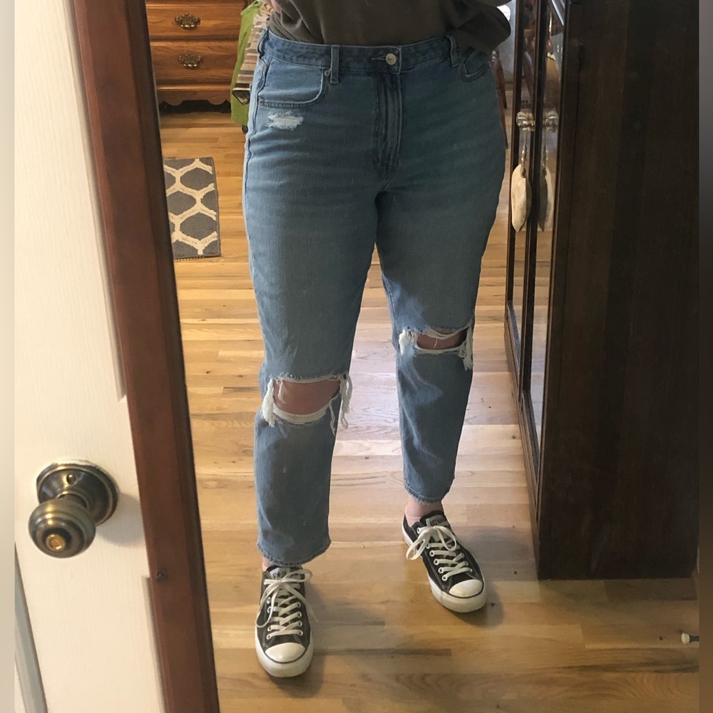 American Eagle size 14 ripped mom jeans